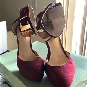 Aldo Bordeaux Gold plated platform heel